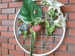 車輪の枠を使用して作った花飾り